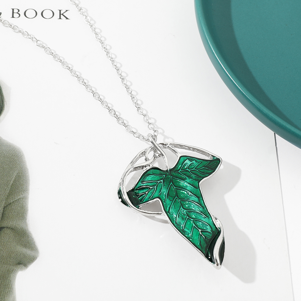 Collana con Ciondolo Foglia Ve - Vintage Fashion Enthusiasts recensione e prezzo